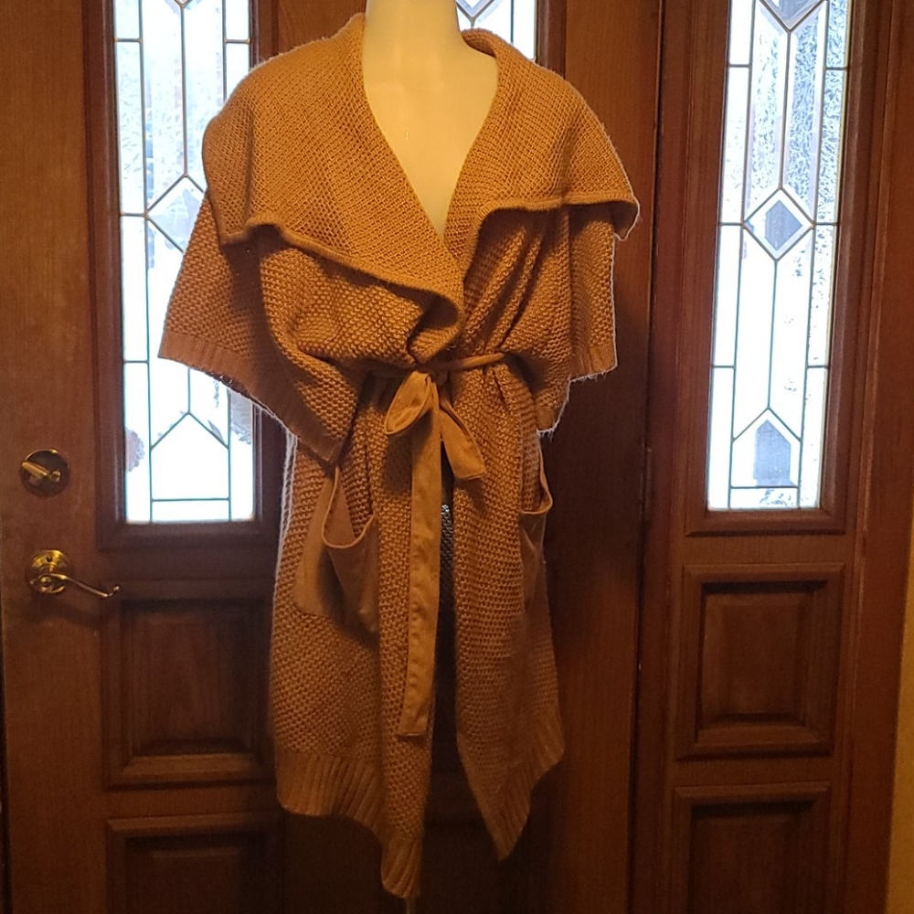 Short sleeve cardigan with belt